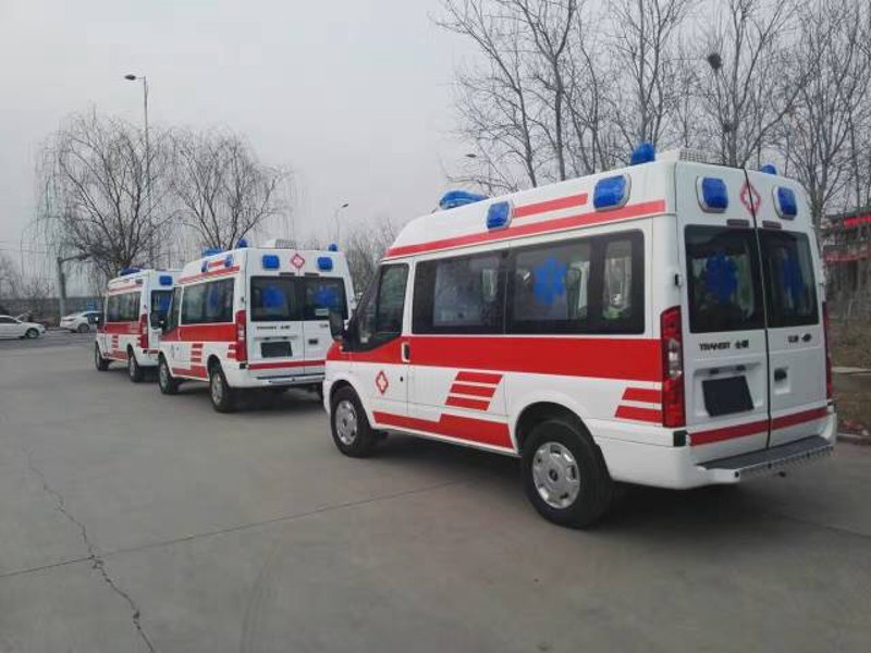 如何在紧急情况下快速转送病人？跨省市救护车成为关键工具。